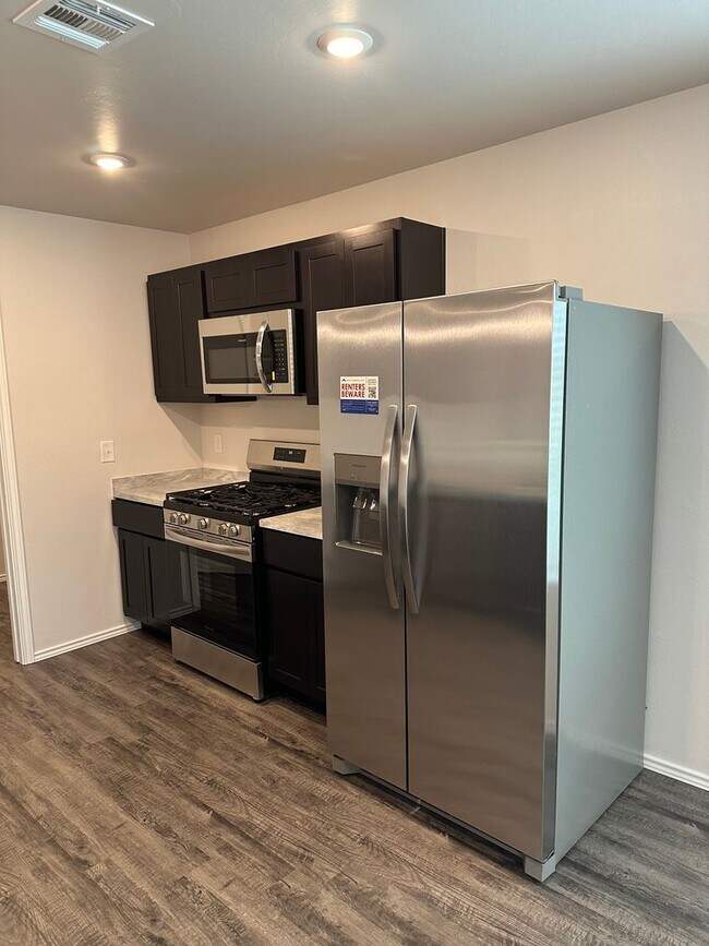 Foto del edificio - BRAND NEW Three Bedroom | Two Bath Home in...