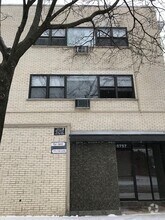 Building Photo - 5757 N Francisco Ave