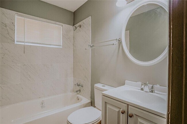 Building Photo - 2877 Whispering Hills Dr