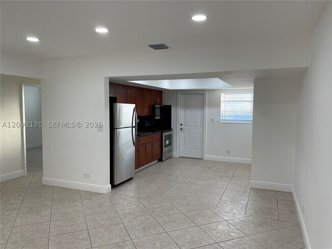 Foto del edificio - 7023 SW 22nd St