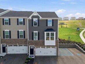 Building Photo - 201 Yellowwood Ct
