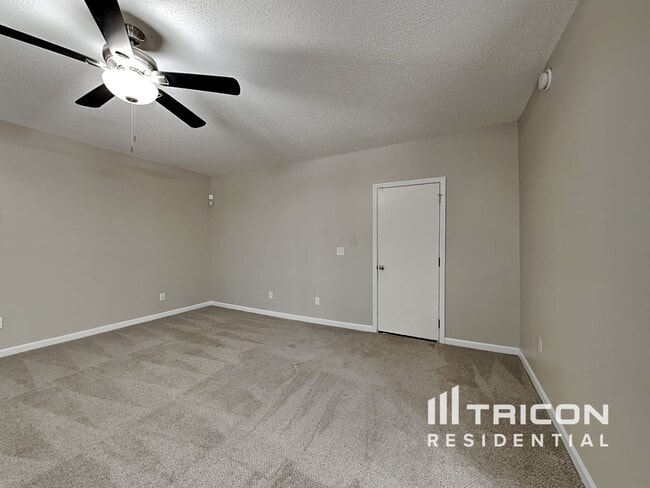 Building Photo - 2075 Mulberry Ln