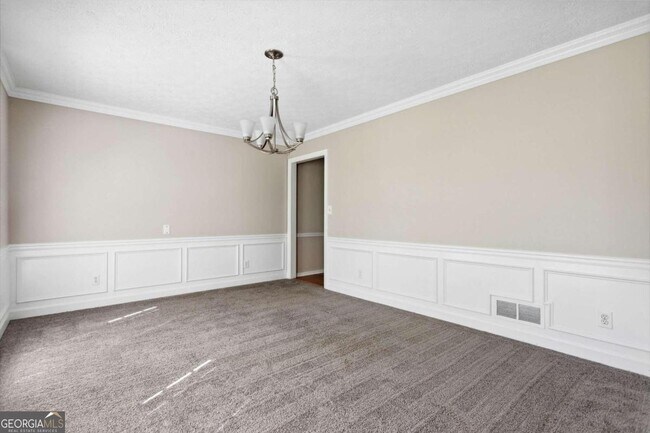 Building Photo - 518 Lynn Valley Way