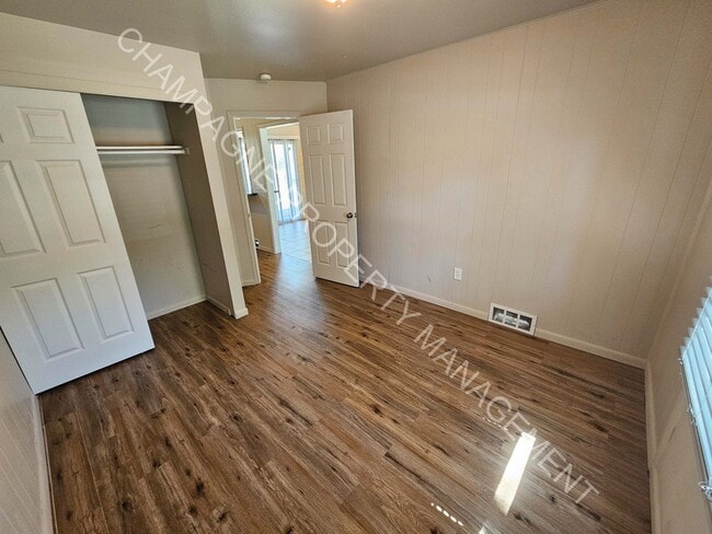 Building Photo - Voucher Accepting Updated Single Family Home