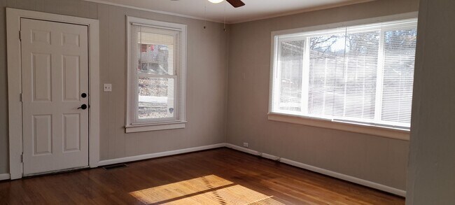 Foto del edificio - 2 Bedroom 1 bath bungalow in Red Bank TN