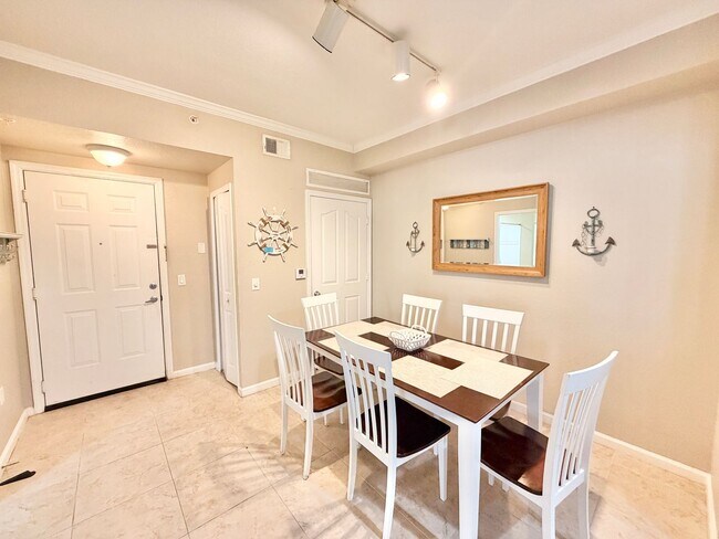 Foto del edificio - ** POSITANO PLACE ** 2 BED / 2 BATH - CONDO - GARAGE INCLUDED - CENTRAL NAPLES - ANNUAL RENTAL