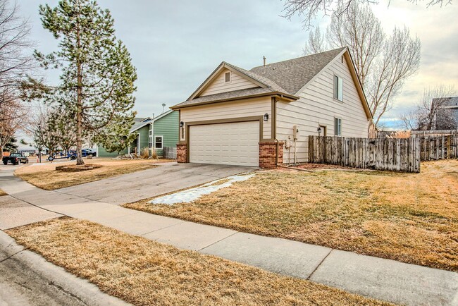 Building Photo - 3 Bedroom 2 1/2 Bath in South Fort Collins