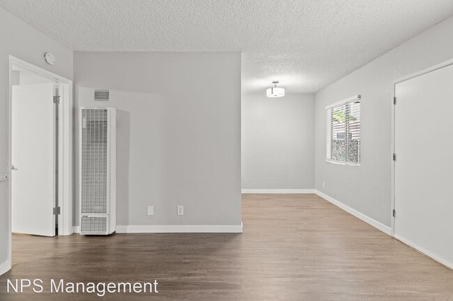 Building Photo - 1 br, 1 bath Apartment - 539 E 11th Street...