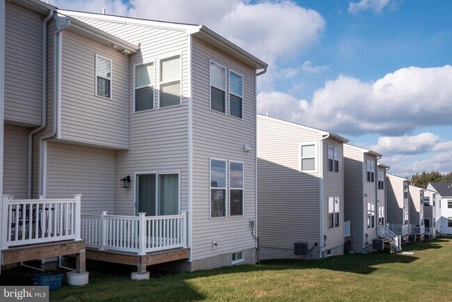 Building Photo - 7515 CLAYTON Ave