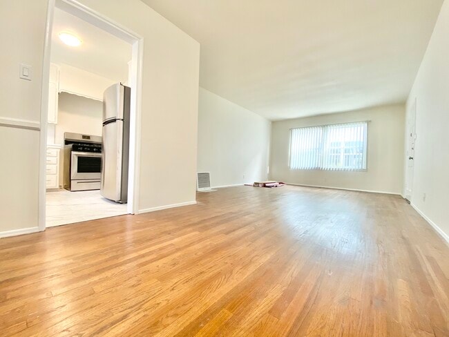 Building Photo - 12347 Riverside Dr