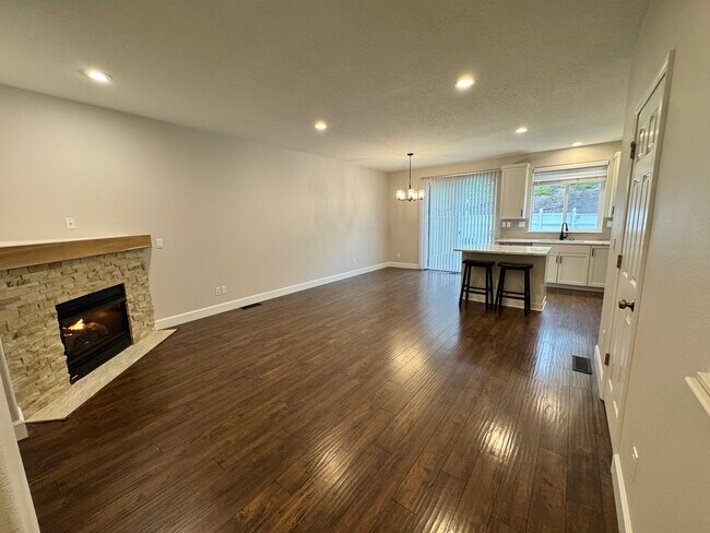 Foto del edificio - 20426 Hoodview Ave