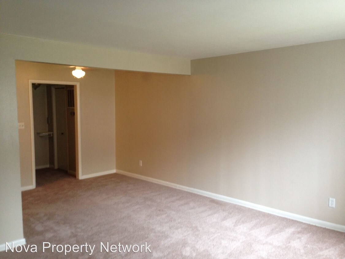 Building Photo - 2908 Glenhaven Dr
