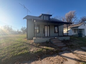 Building Photo - 601 N Grandview St