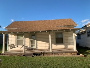Building Photo - 2026 Chestnut Ave
