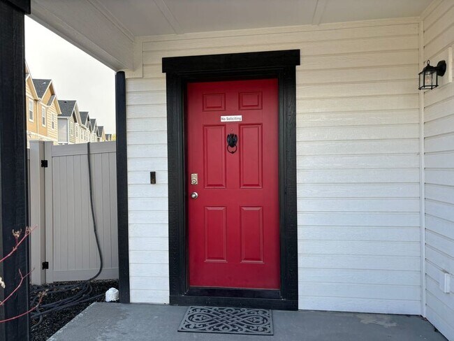 Building Photo - One month free if lease is signed before J...
