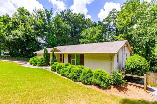 Foto del edificio - 3014 Skyland Dr NE