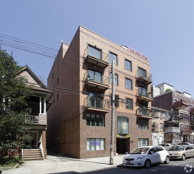 Building Photo - 1819 E 13th St