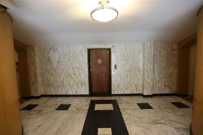 Building Photo - 850 Whitmore Rd