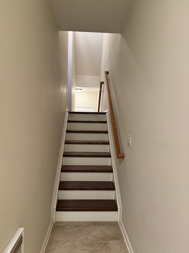 Foto del edificio - 813 Deluca Rd