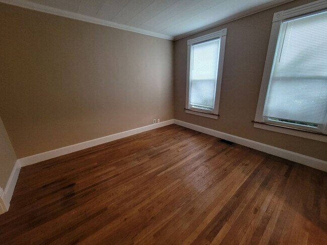 Building Photo - 741 Park Ave 3BR/1BA (West Hamilton)