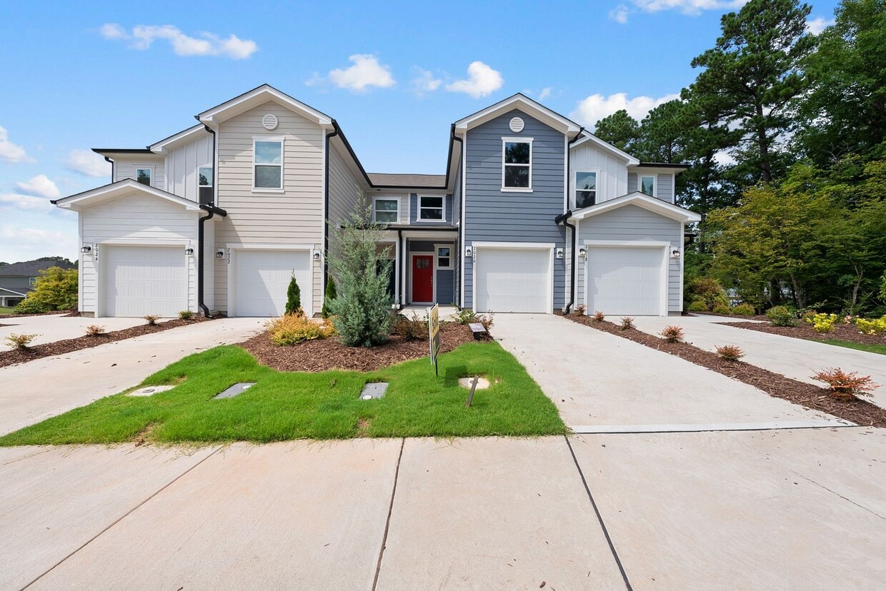Like-New 3BR Townhome in Durham Near Brier Creek | Garage | Available Now - MOVE-IN READY-LIKE NEW TOWNHOME IN THE DURHAM/BRIER CREEK AREA