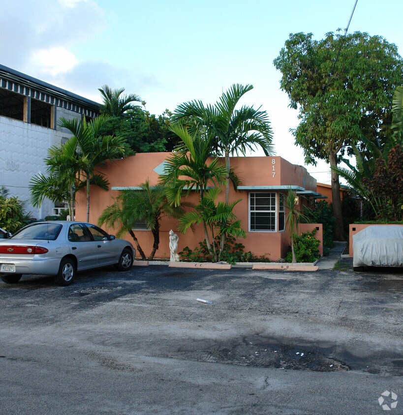 Foto principal - 817 NE 16th Ter
