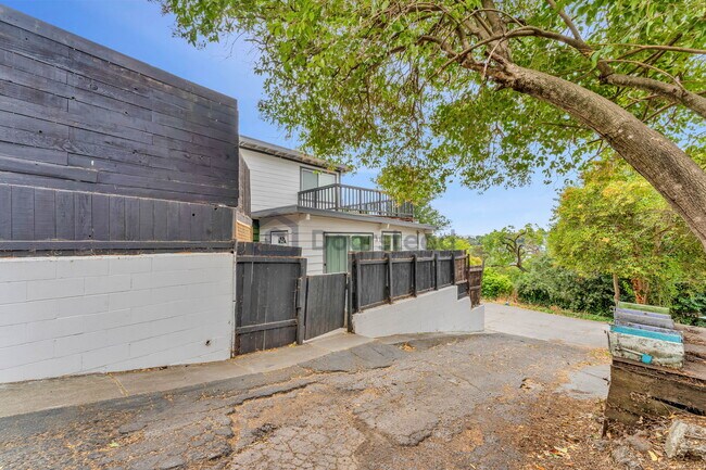 Foto del edificio - 551 Hichborn St