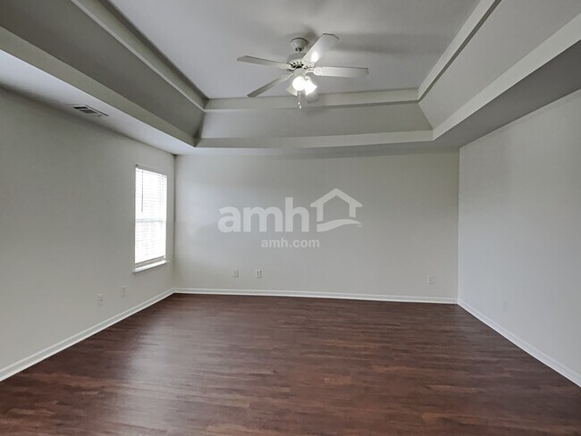 Foto del edificio - 127 Dunnell Road