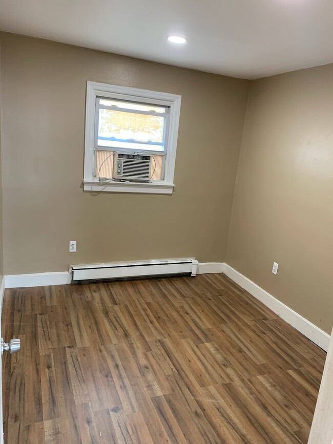 Bed room - 613 E 22nd St