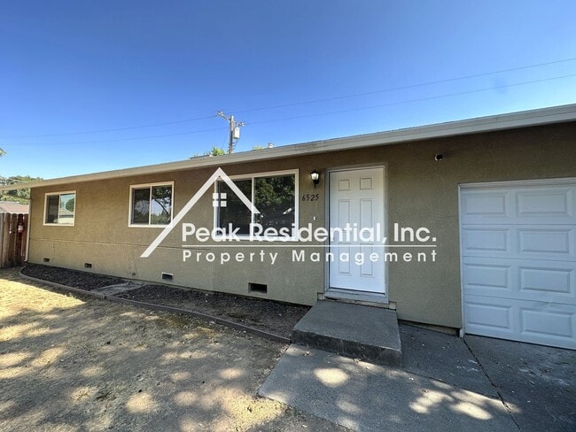 Building Photo - Wonderful Orangevale 3bd/1ba Duplex with 1...