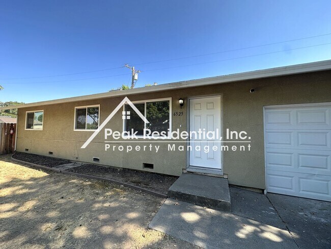 Foto del edificio - Wonderful Orangevale 3bd/1ba Duplex with 1...