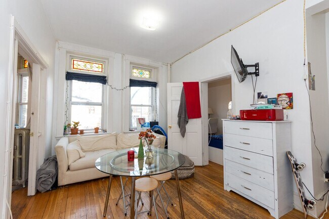 Photo - Great BU two bedroom, high ceilings, great living room Apartment