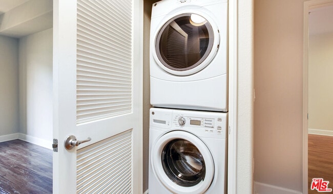 Building Photo - 348 Hauser Blvd