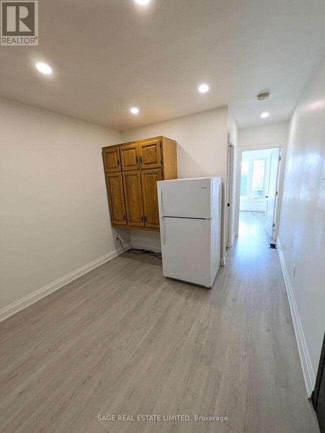 Photo du bâtiment - 1865 Davenport Rd