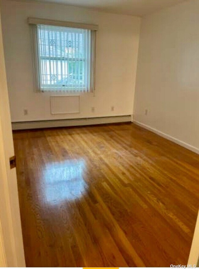 Foto del edificio - 215-42 38th Ave