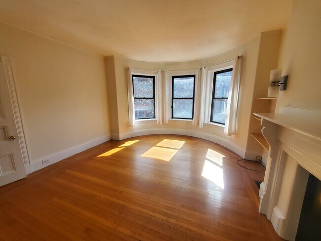 Building Photo - 429 Marlborough St