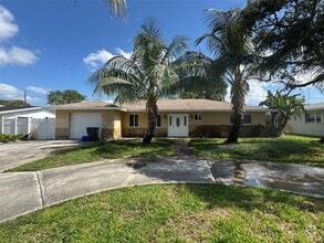 Building Photo - 2731 Cambridge Rd