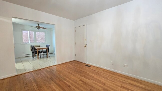 Foto del edificio - 5472 W Higgins Ave