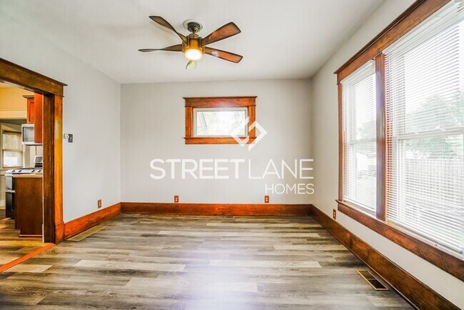 Building Photo - REDUCED!