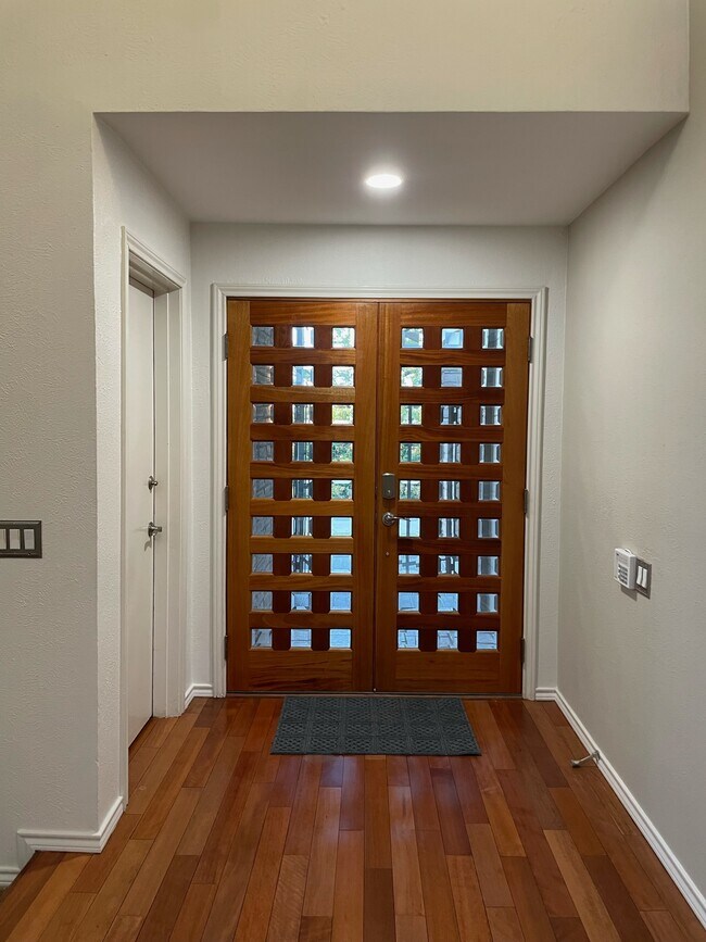 Foto del edificio - 124 Fox Glen Cir