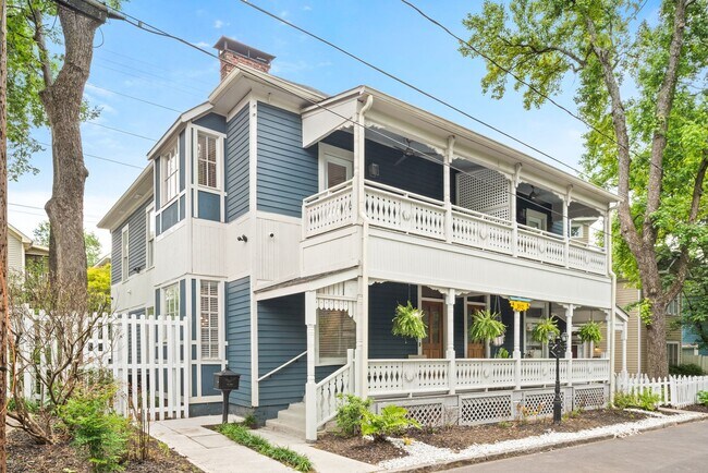 Building Photo - Gorgeous 3/2.5 in with Bi-Level Porch in t...