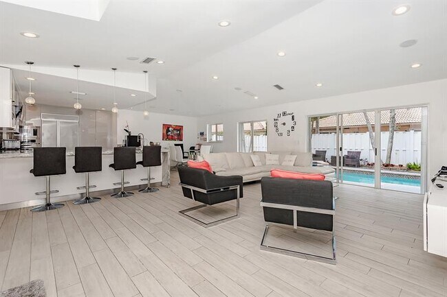 Foto del edificio - 16931 SW 5th Ct