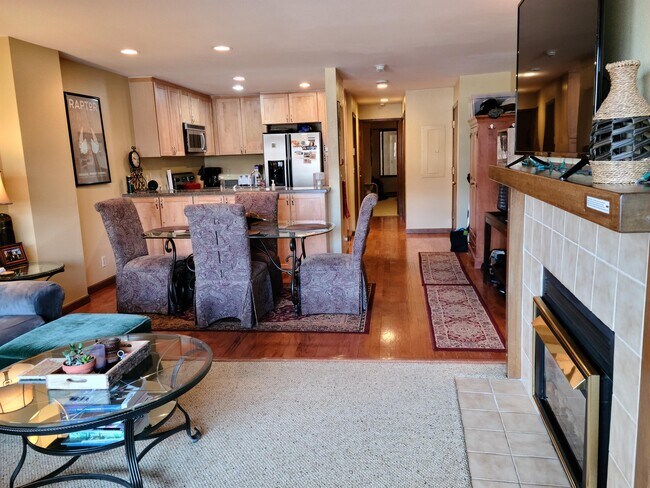 Foto del edificio - 137 Benchmark Rd