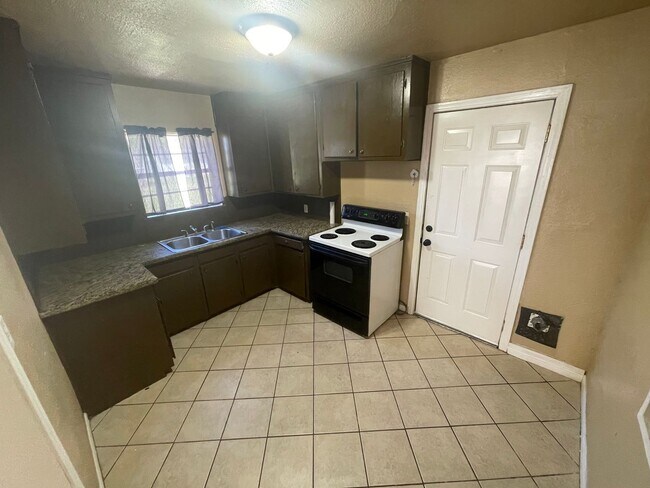 Foto del edificio - 2640 Harrison Ave