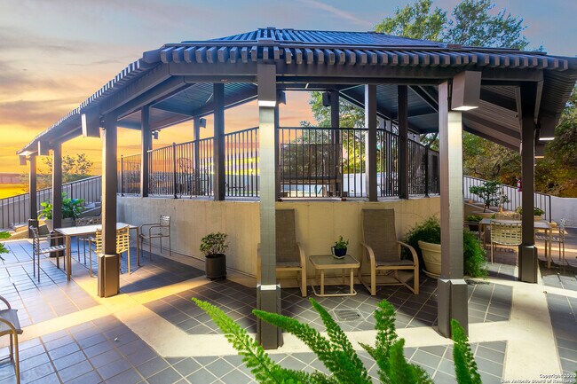 Foto del edificio - 7701 Wurzbach Rd