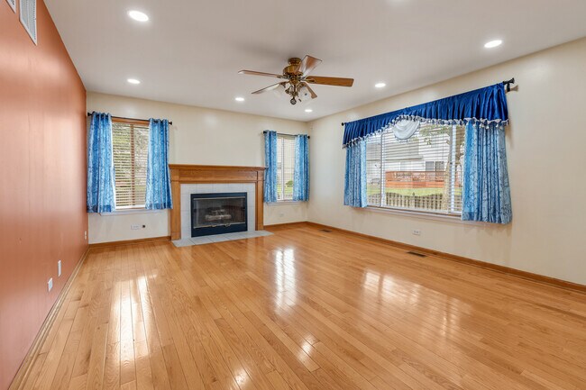 Building Photo - 786 Meadowridge Dr