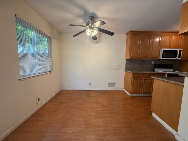 Building Photo - Bright 2-bedroom, 1-bath Townhouse-style Condo in San Jose