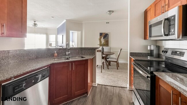 Building Photo - 901 Lakeside Cir