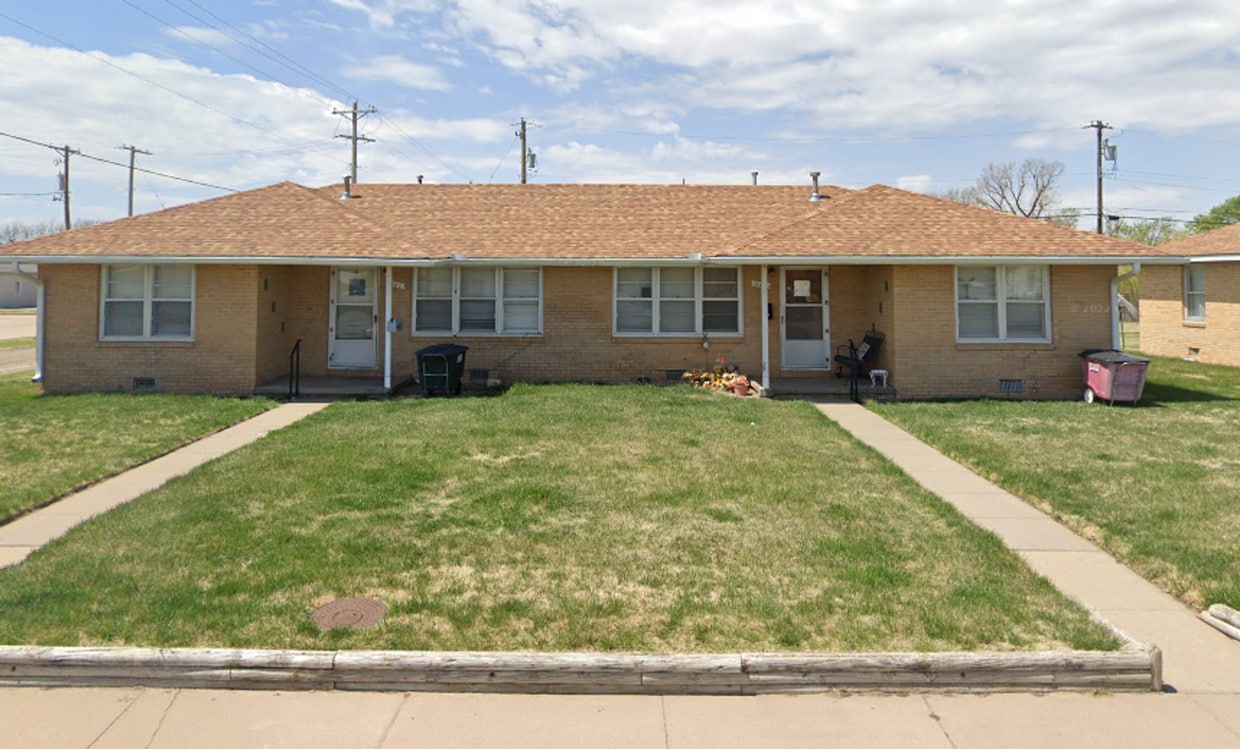 1101 Eisenhower Ave Unit 1101 Eisenhower Ave, Great Bend, KS 67530 Room for Rent in Great Bend