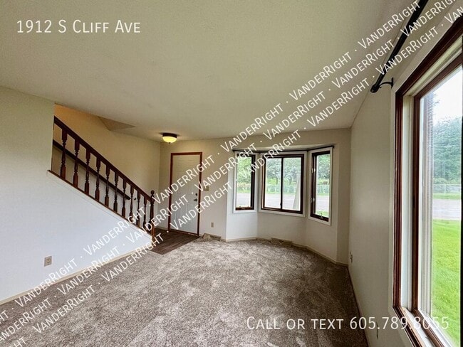 Building Photo - 1912 S Cliff Ave